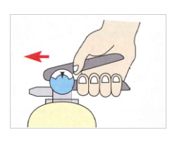 消防用散水ホースを持っている人のイラスト